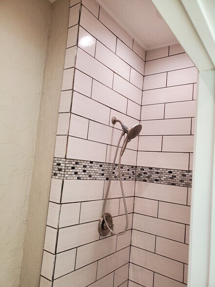 Building Photo - 6823 Guyler St