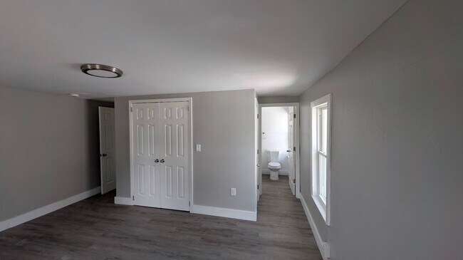 Building Photo - 510 6th Ave