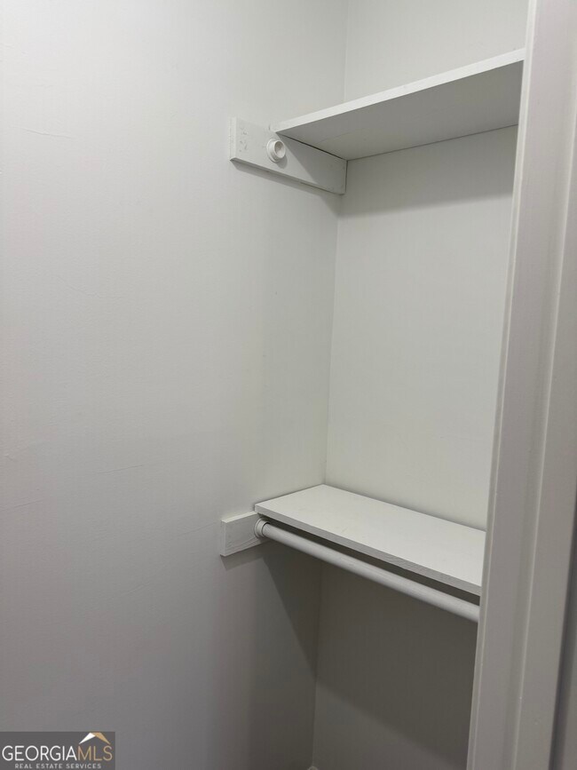 Building Photo - 731 Moon Bridge Rd