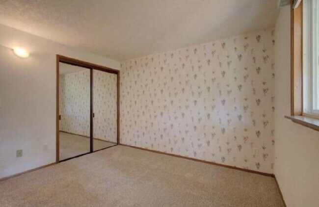 Building Photo - 2 Bedroom 2 bath located in Alderbook