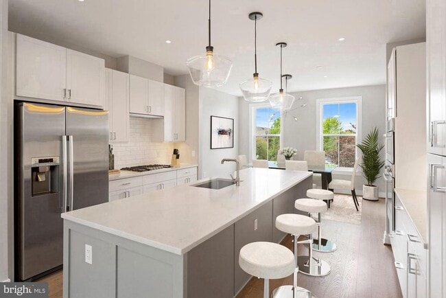 Building Photo - 203 Montgomery St