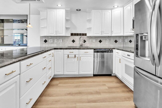 Building Photo - 3916 Riviera Dr