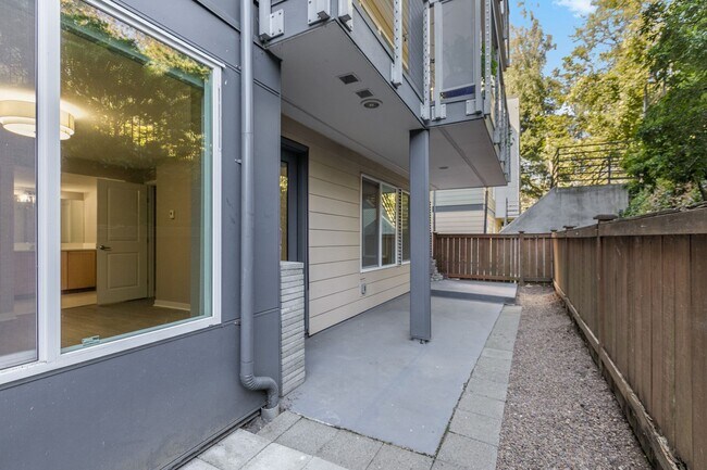 Building Photo - Bright Beacon Hill Condo in Secure Gated C...