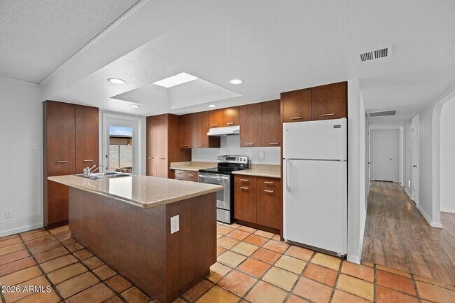 Building Photo - 1664 E Del Rio Dr