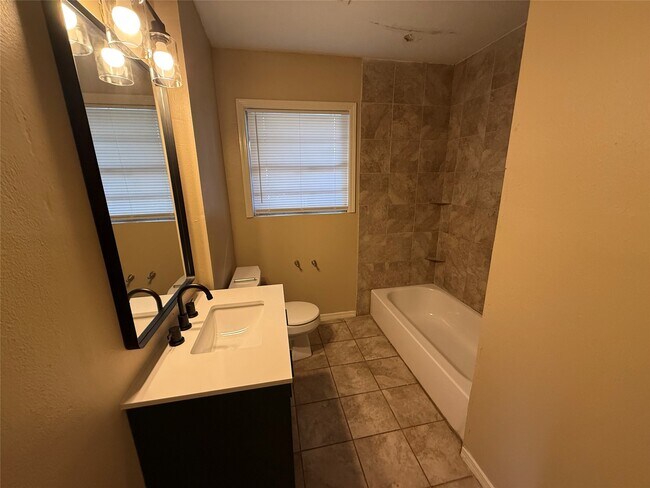 Building Photo - 6302 Thrush Dr