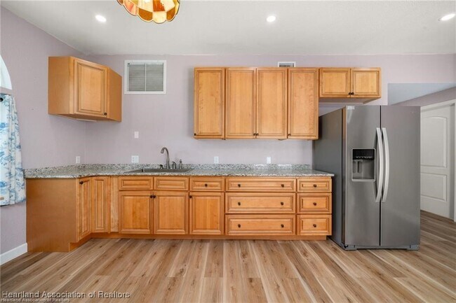 Building Photo - 1110 Hotiyee Ave