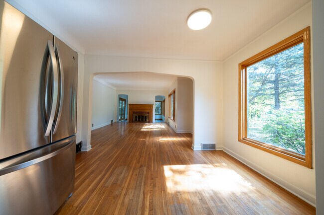 Building Photo - 14510 Gleason Lake Dr