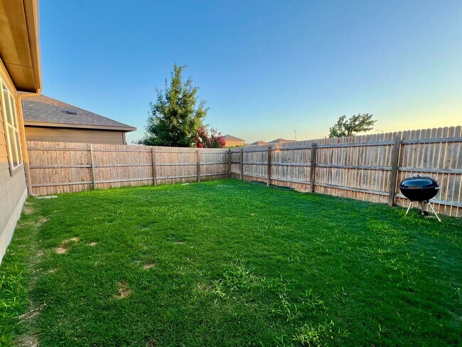 Building Photo - 3-Bedroom Home on Corner Lot in Cottonwood Creek