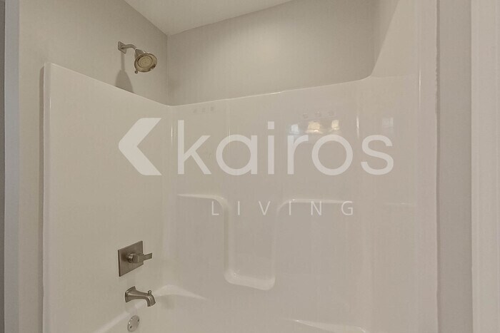 Building Photo - 922 12th Ln