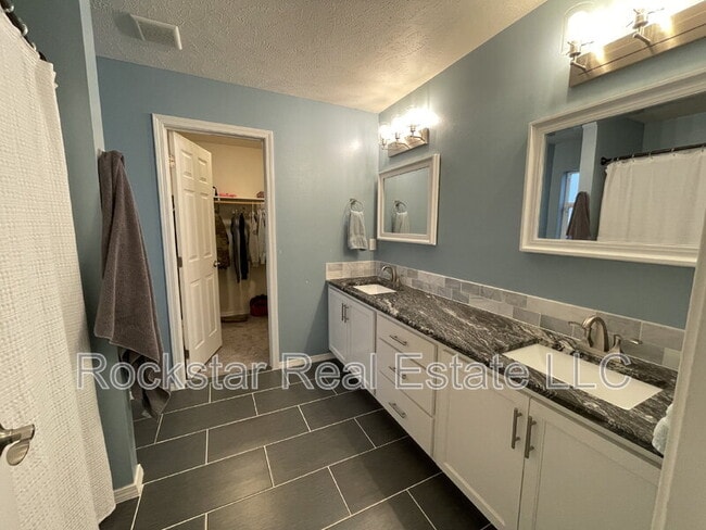 Building Photo - 9022 W Campus Dr