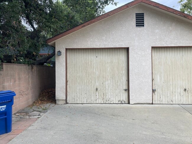 Garage - 205 N Mountain Ave