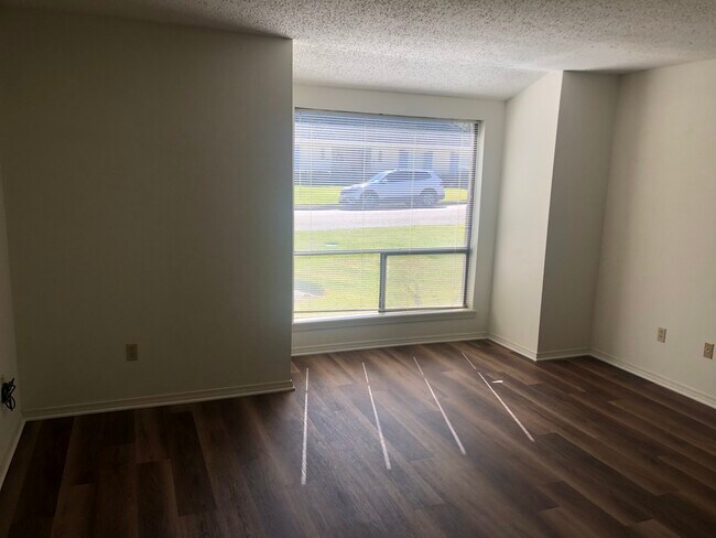 Building Photo - 412 Hampton Ct