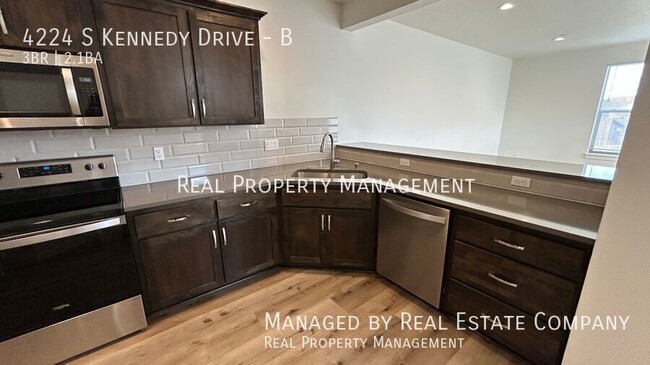 Building Photo - 4224 S Kennedy Dr