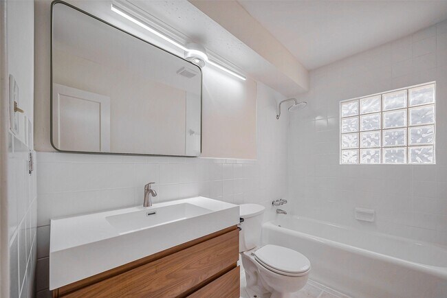 Building Photo - 1614 Ridgewood St