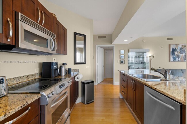 Building Photo - 20000 E Country Club Dr