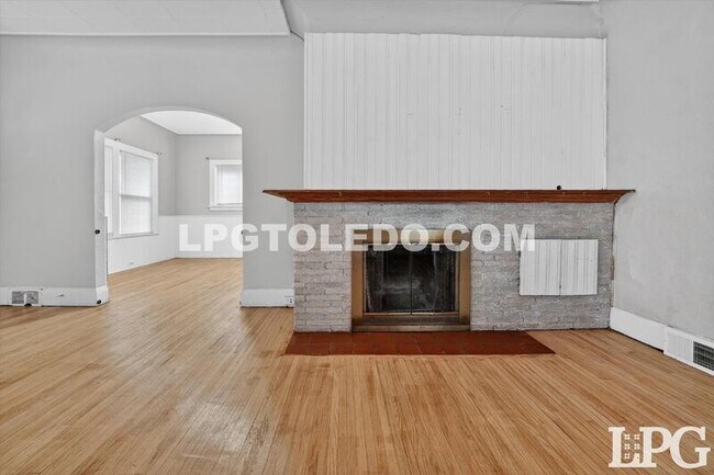 Building Photo - 4120 Parrakeet Ave