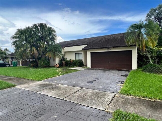 Building Photo - 10511 SW 145th Ct