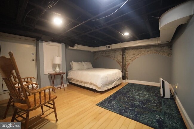 Building Photo - 908 New Market St