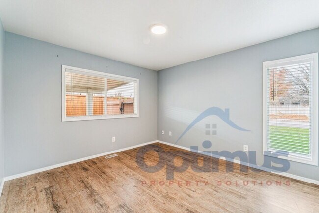 Building Photo - Charming & updated 2-bedroom, 2-bath home in one of Boise’s most convenient and sought-after loca...