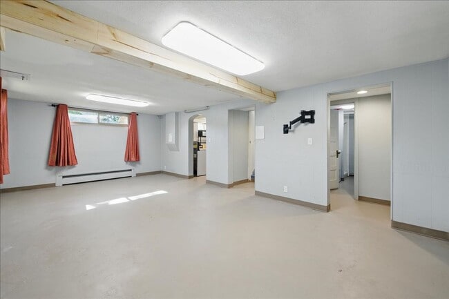 Building Photo - 303 W Pine Ave