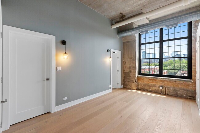 Building Photo - 17 N Loomis St