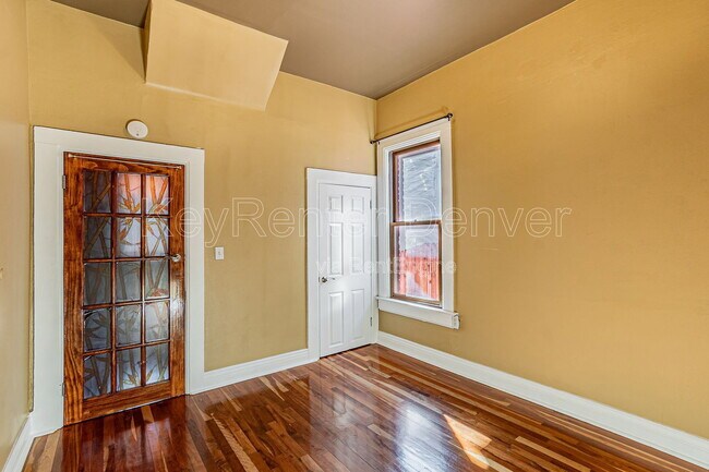Building Photo - 2105 W 31st Ave