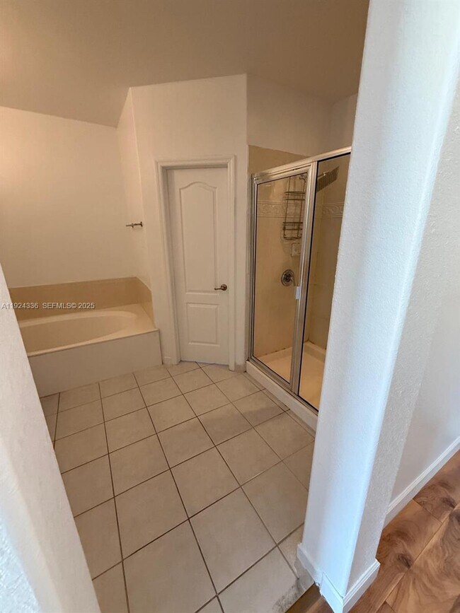 Building Photo - 5543 NW 112th Pl