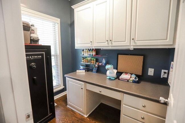 Building Photo - 5804 Lanatte Ln