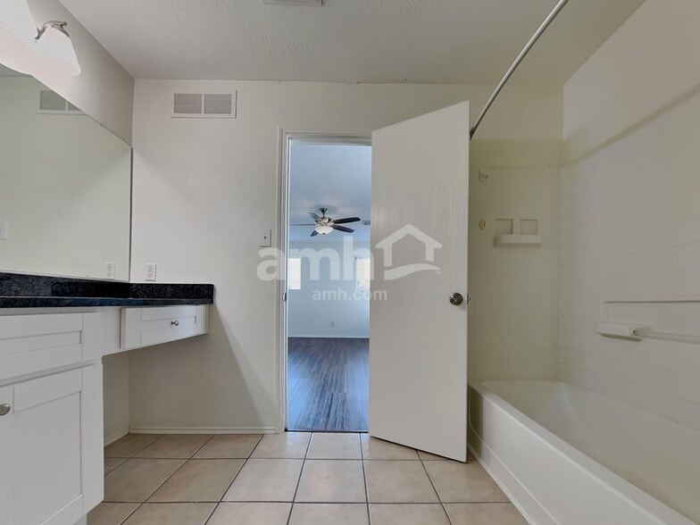 Building Photo - 6830 Shallow River Ct