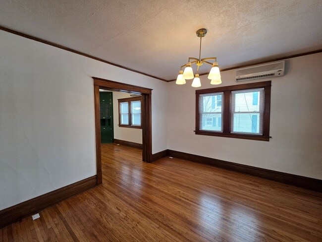 Building Photo - Beautiful and large Cedar Falls House