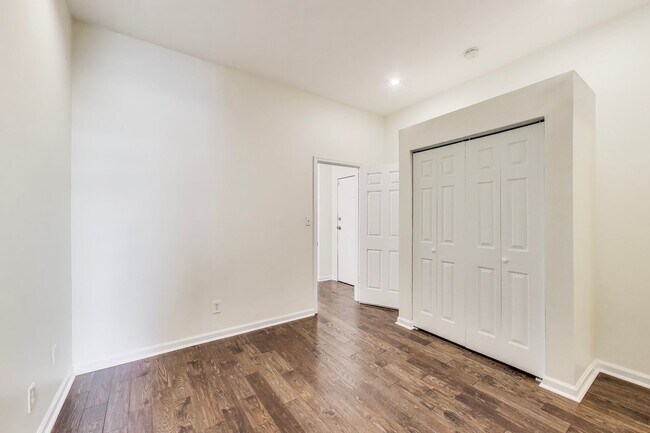 Building Photo - Peaceful 2BD/2BA - Two Level Condo in the Heart of Dupont Circle!