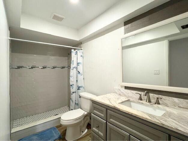 Building Photo - 9148 Oakwood Dr