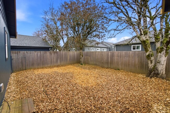 Building Photo - Newly Renovated 2 Bedroom Home