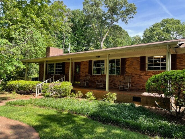 Primary Photo - Beautiful 2 Bed, 2 Bath home located in Se...