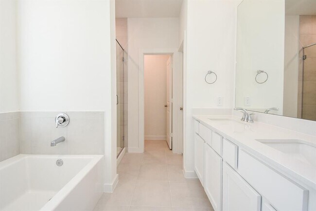 Building Photo - 5115 Murillo Dr
