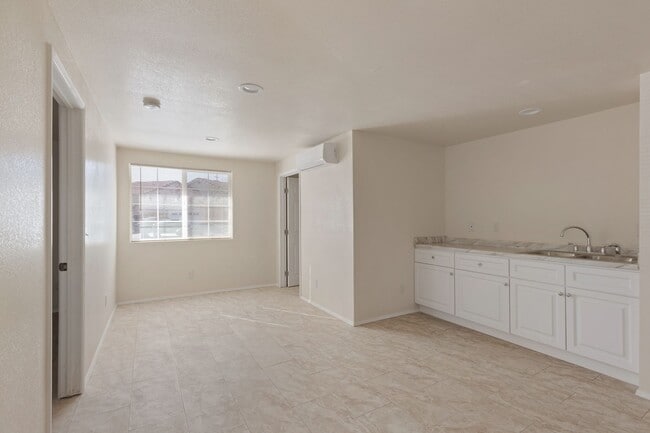 Building Photo - Awesome 1 Bedroom ADU Unit in Sylmar!