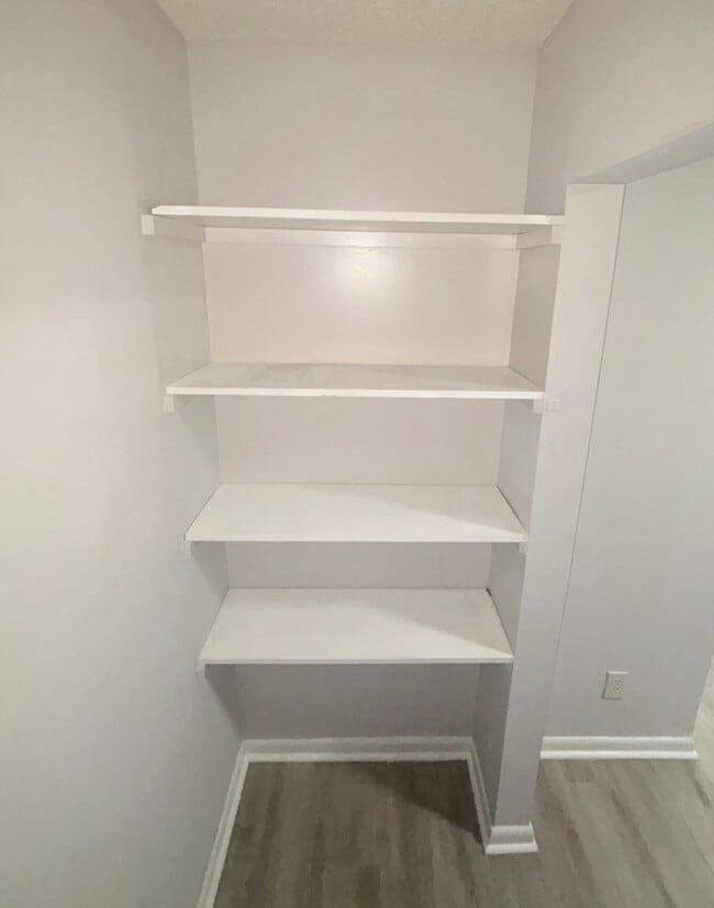 Building Photo - UPDATED 2BED/1BATH TOWNHOME IN TOWN CENTER VIRGINIA BEACH!!!!!