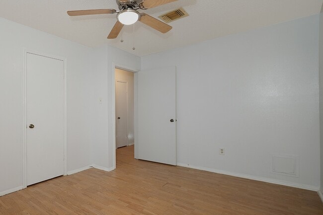 Building Photo - 6 S Pineplank Ct
