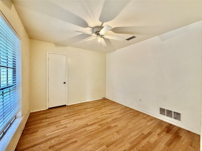 Building Photo - 1416 Sandy Creek Dr