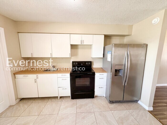 Building Photo - 2119 Navel Cir S