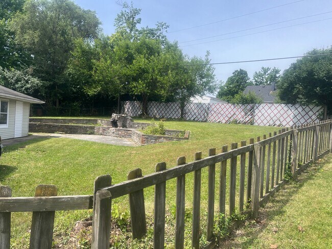 Building Photo - 4217 Old Riverside Dr