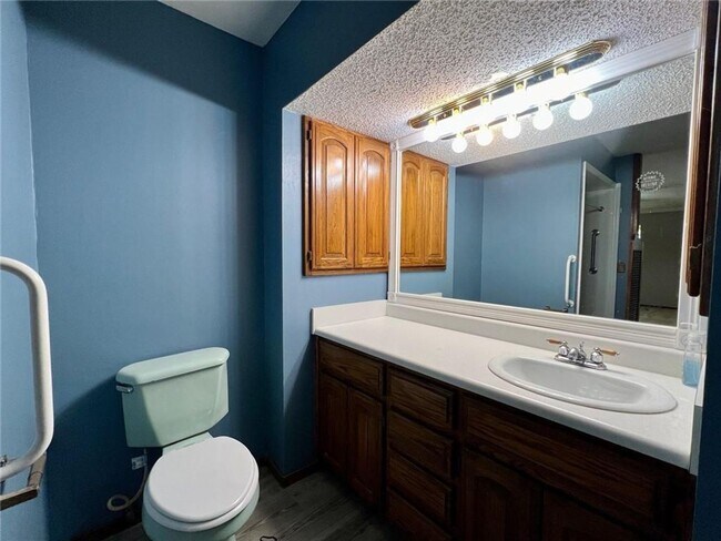 Building Photo - 3 bedroom 2 bath home for lease
