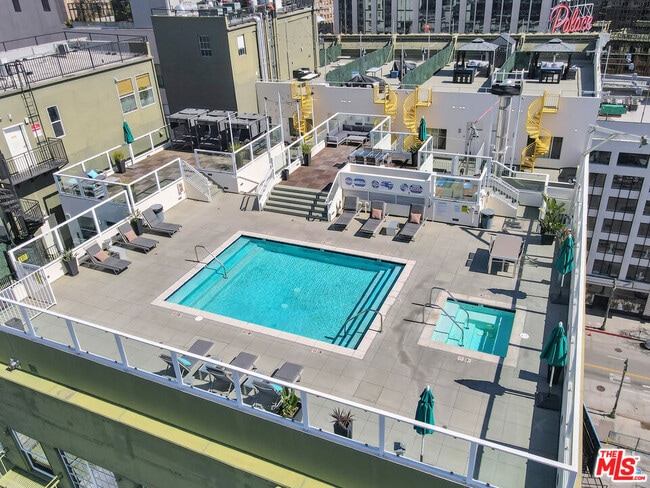 Building Photo - 939 S Broadway