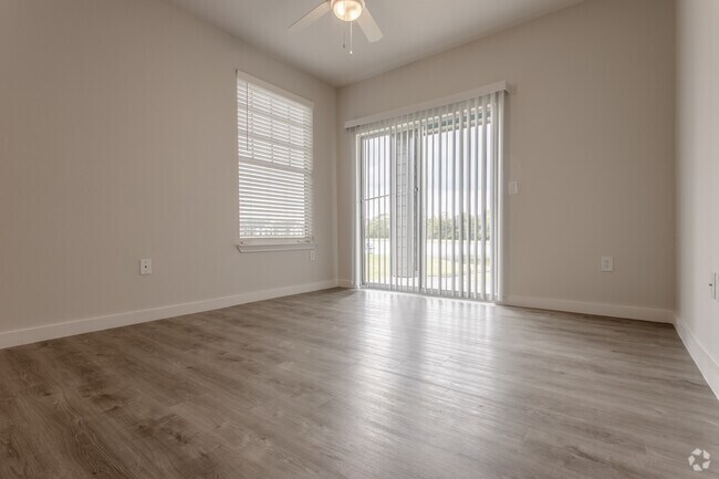 1 BR, 1 BA - 696 SF - Lakeside Apartments