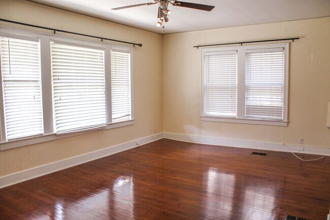 Building Photo - 2 BEDROOM - MONTE VISTA