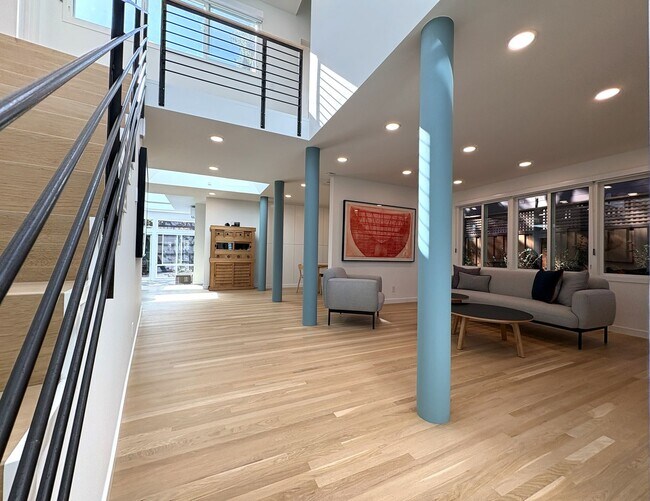 Building Photo - Modern Home availalble for lease in Menlo ...