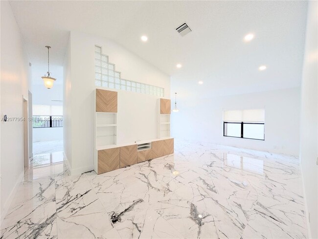 Building Photo - 10321 NW 17th Ct