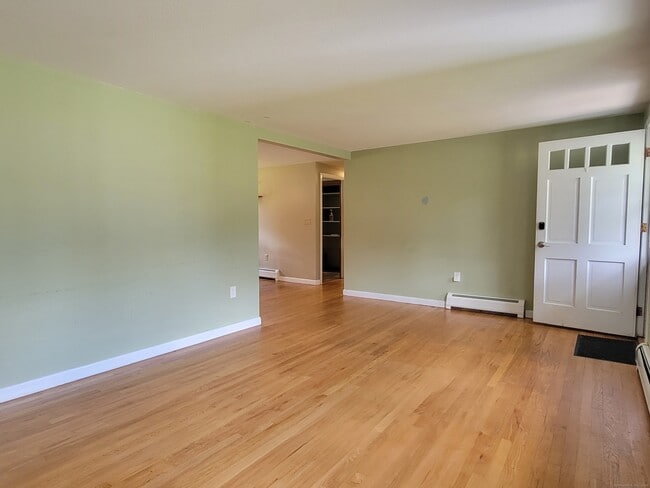 Building Photo - 72 Latham Rd