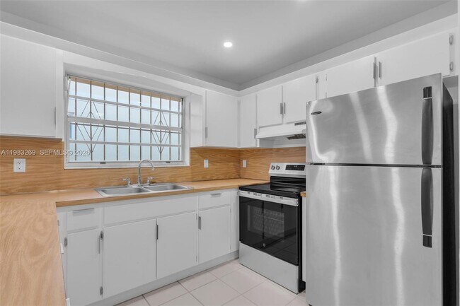 Building Photo - 3572 SW 25th St