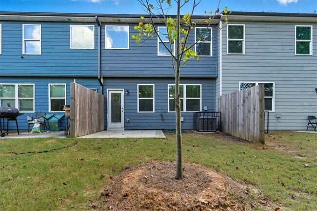 Building Photo - 2832 Saratoga Lake View